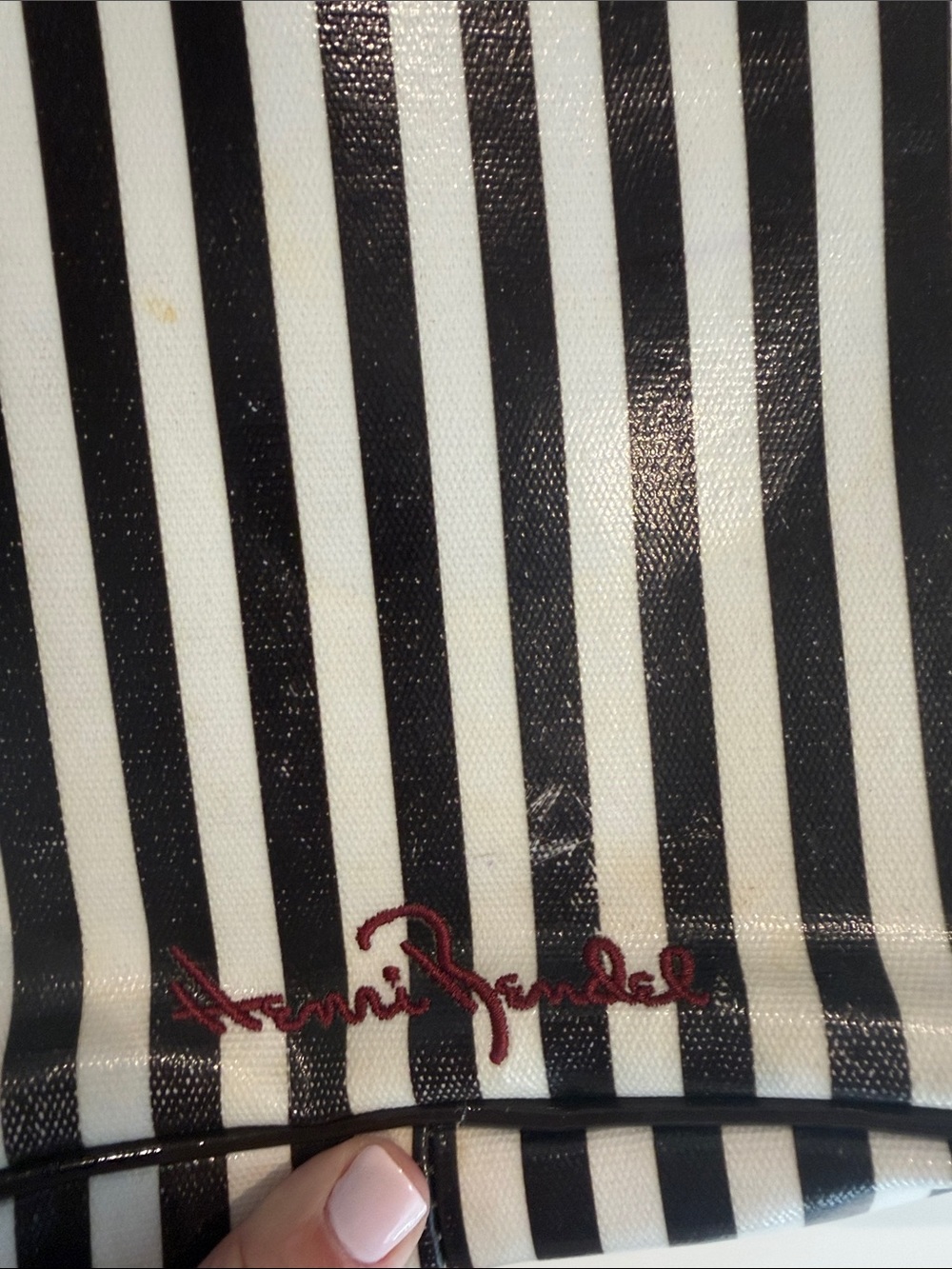 Henri Bendel Striped Cosmetic Train Case with Makeup Art - Picture 5 of 6